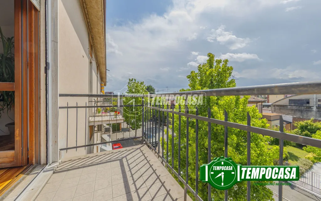 Rõdu - 3-Room Apartment with Balcony in San Lazzaro