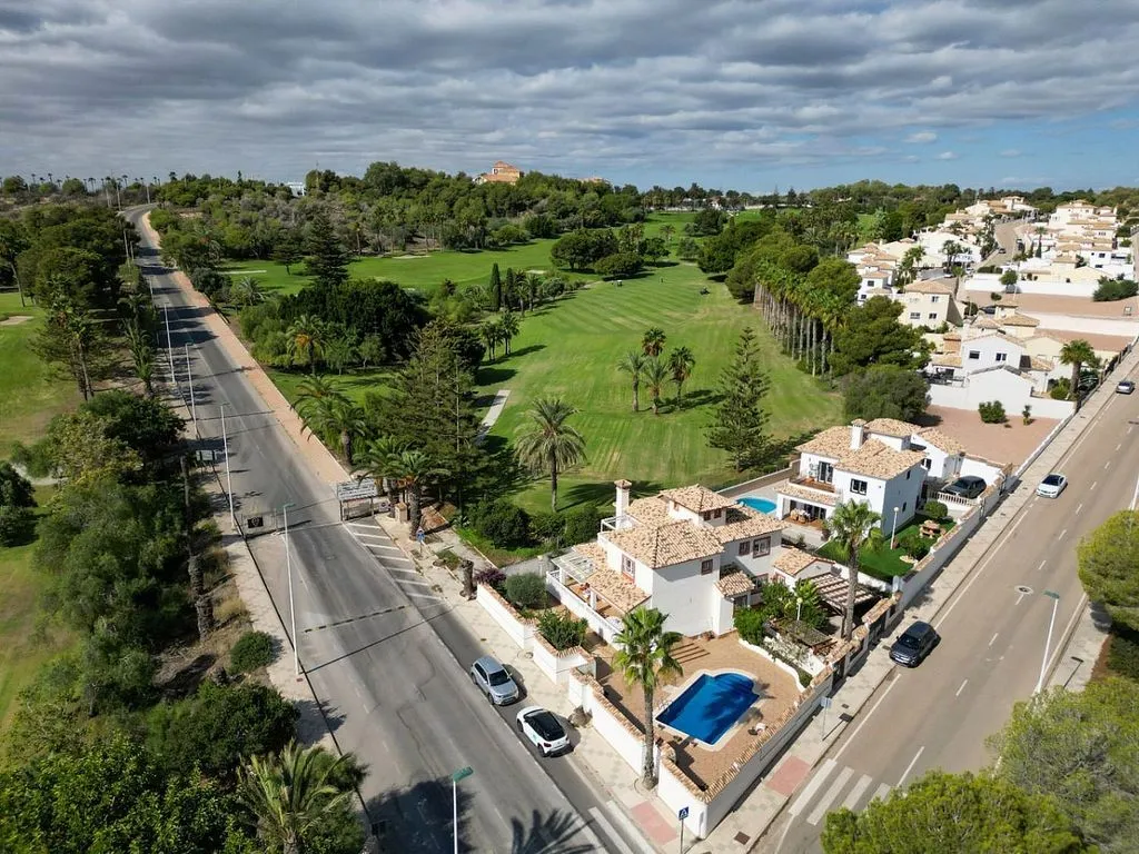 Õhuvaade - Villa with Golf View in Campoamor