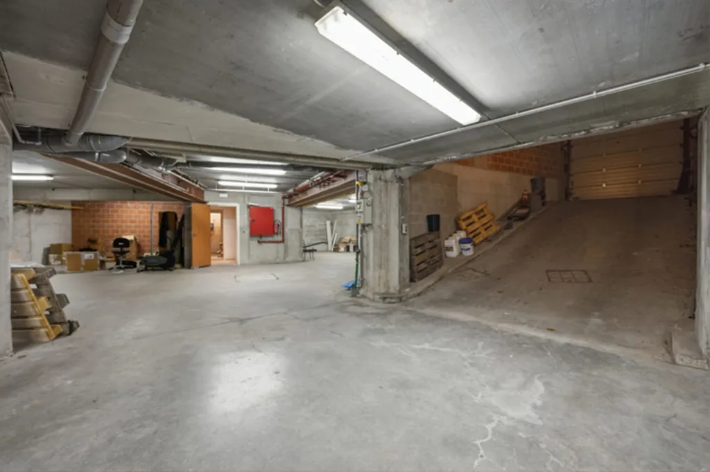 Garaaž - Office Space with Conversion Permit in Central Location