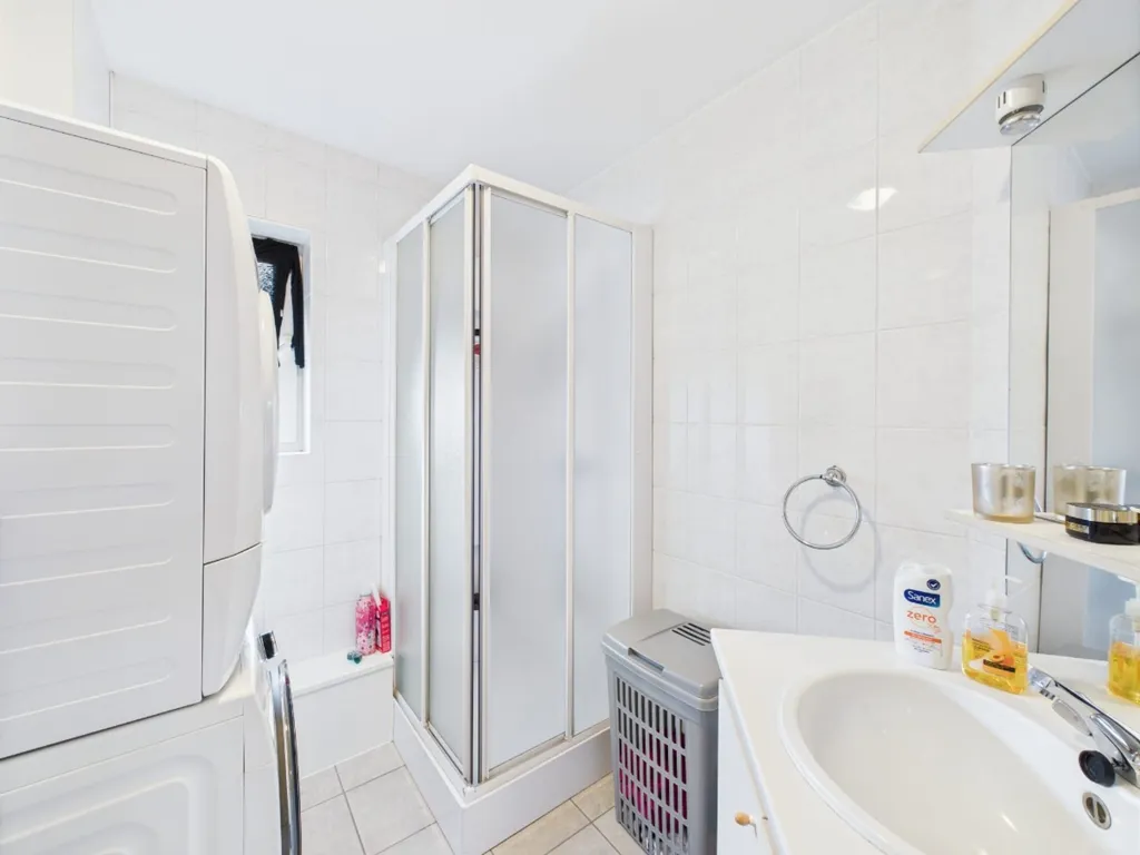 Vannitoad - Apartment in Small Building in Marloie