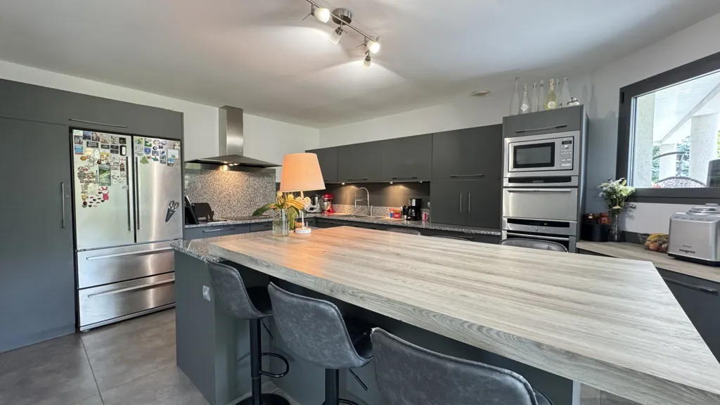 Kitchen - Contemporary Villa with Pool in La Talaudière