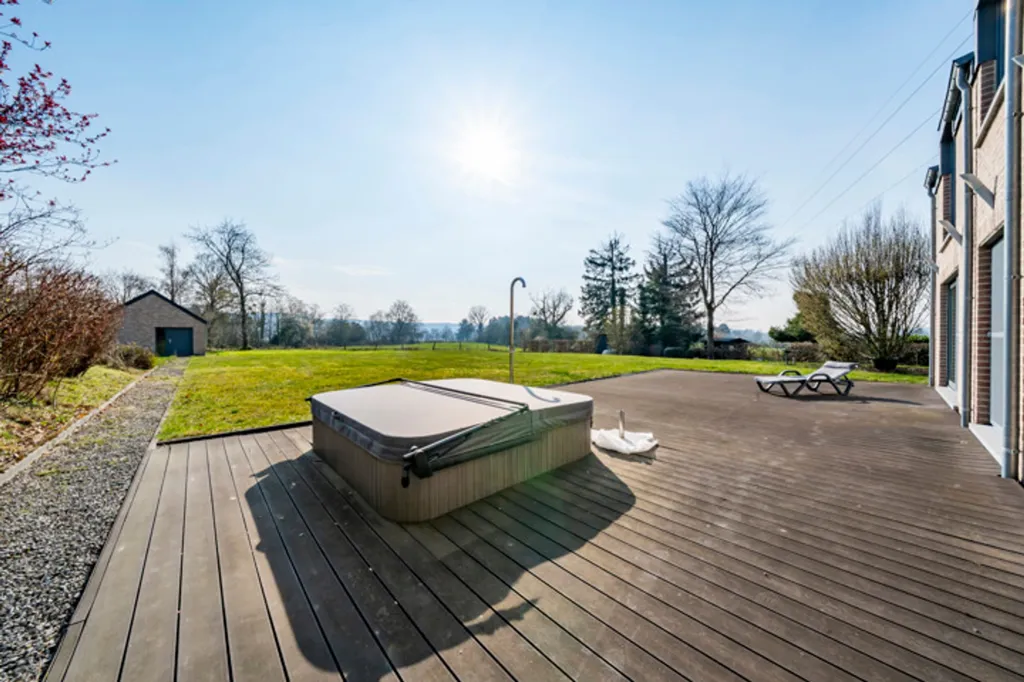 Terrasse - Villa avec Jacuzzi et Suites à Sougnée-Remouchamps