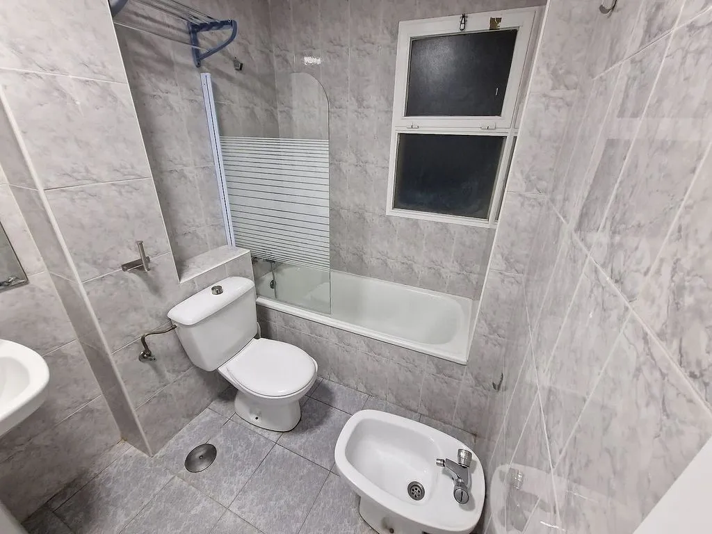 Vannitoad - 1-Bedroom Flat with Pool in Gójar