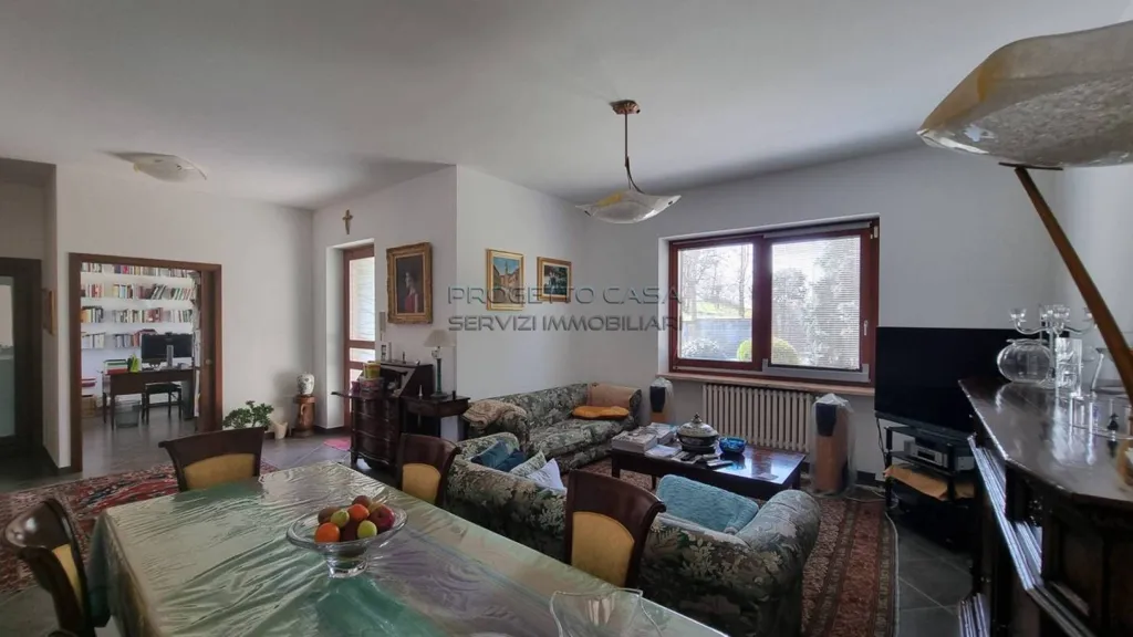 Salle à manger - Semi-detached Villa with Garden in Bra
