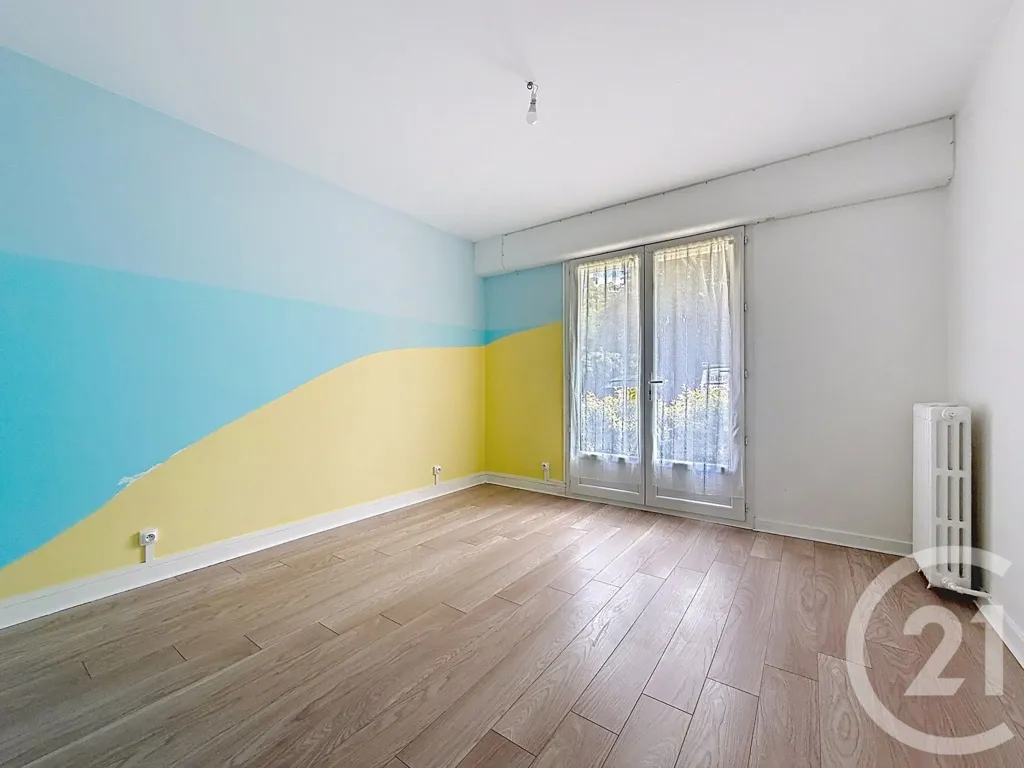 Toad - 3-Bed Flat with Garden in Nanterre Ville