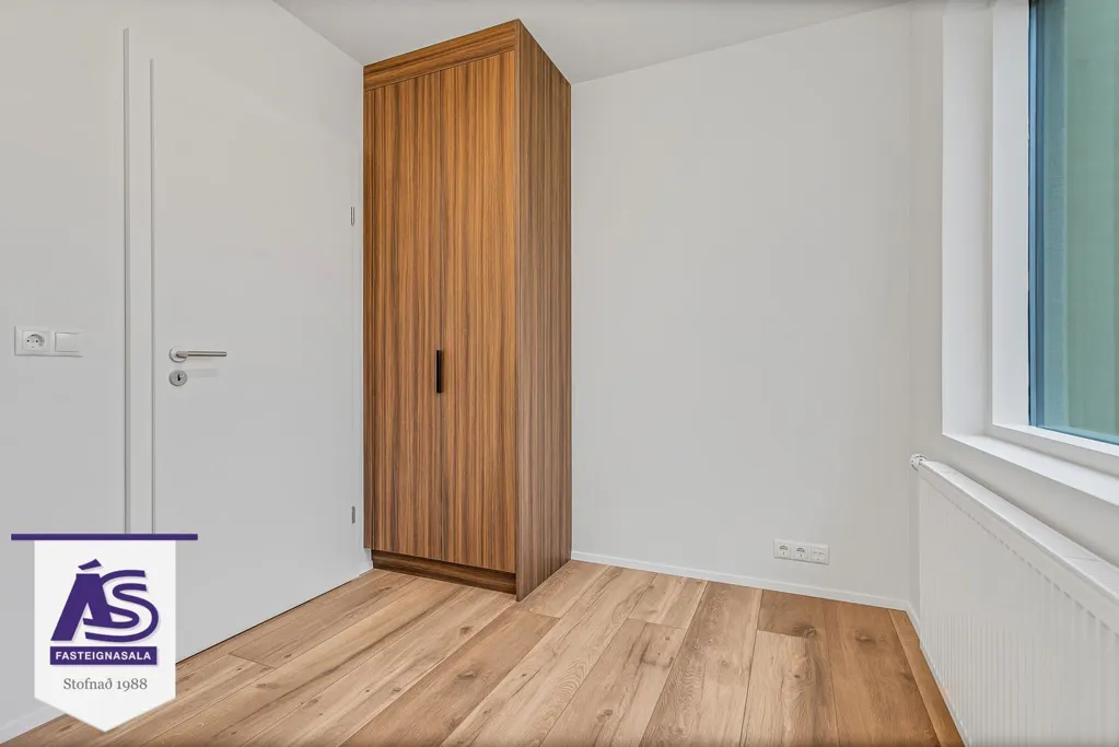 Stanze - New 2-4 Bed Apartments with Elevator in Skarðshlíð