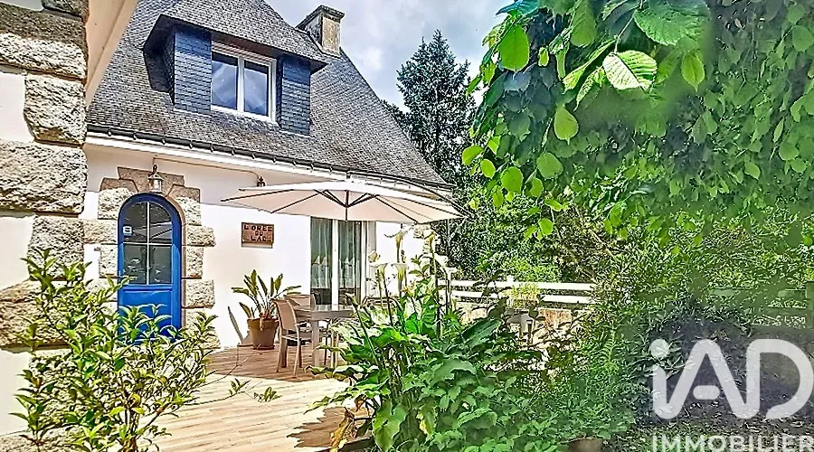 Terrass - Family Villa with Pool in Guenin