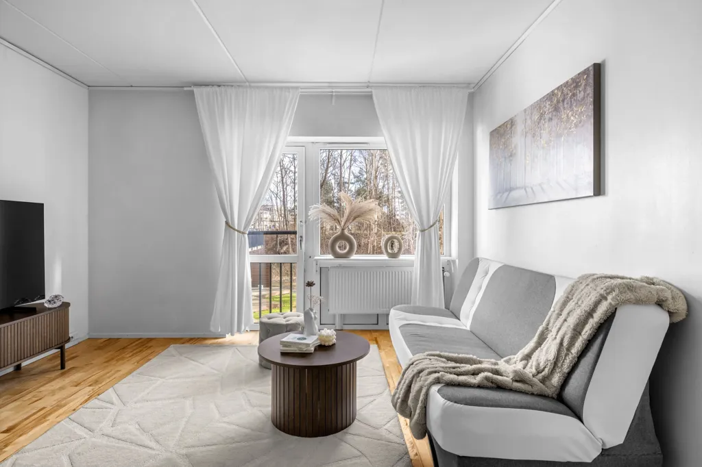 Elutuba - 1st Floor Flat with Balcony in Fruängen