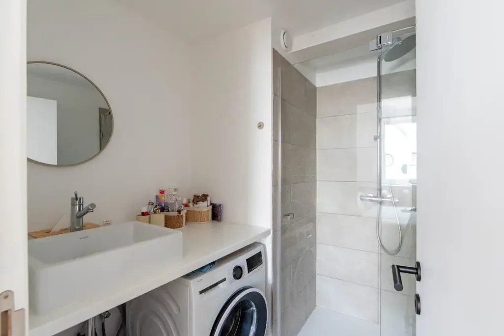 Vannitoad - Renovated Duplex with City View in Antwerp