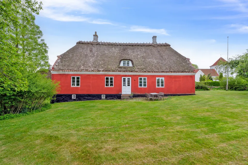 Välivaade - Villa with Multiple Outbuildings in Skårup, Fyn
