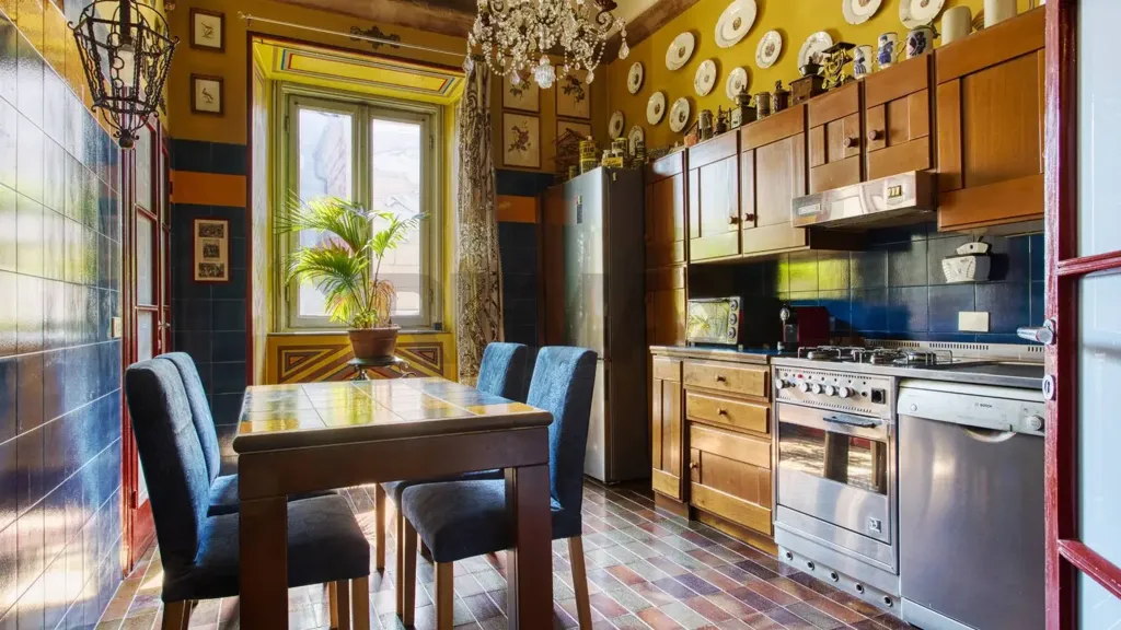 Cuisine - Historic Apartment with Double Balcony in Novara