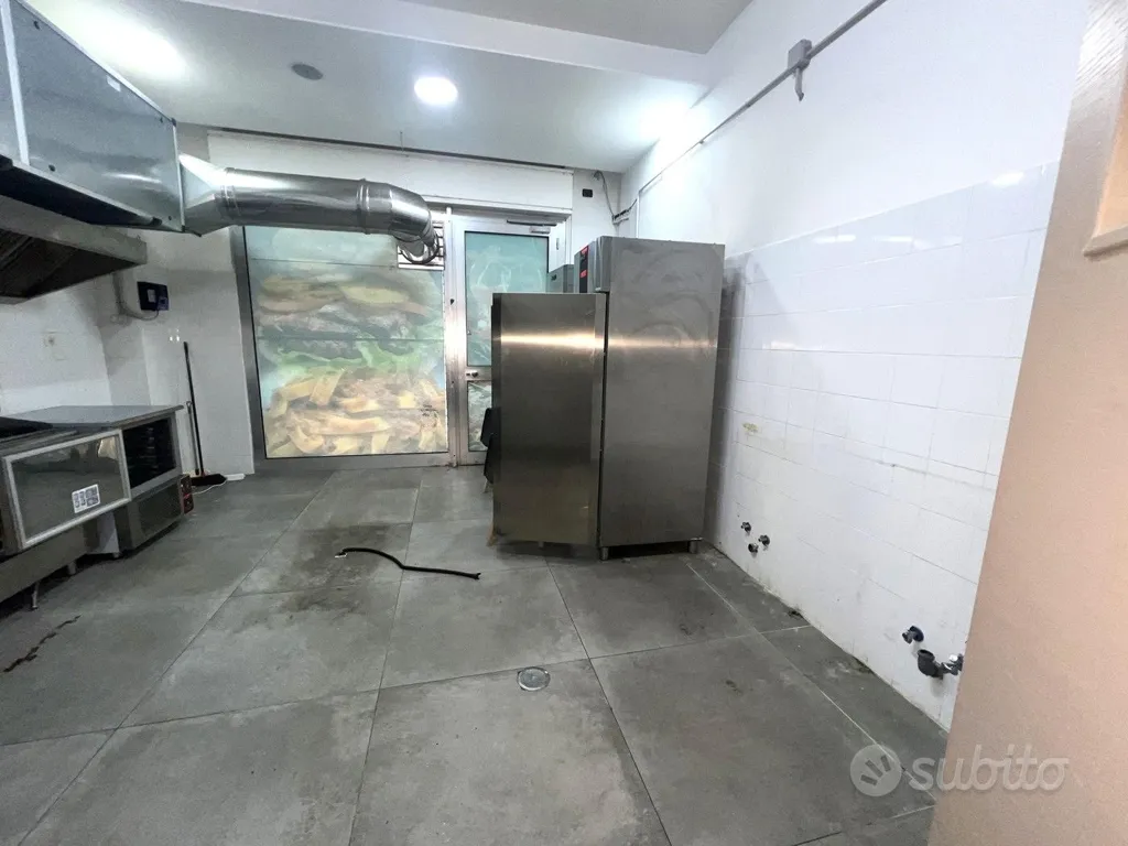Cuisine - Commercial Space with Street Frontage in Maddaloni