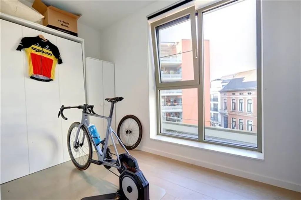 Magamistoad - Energy-Efficient Apartment with River View in Boom