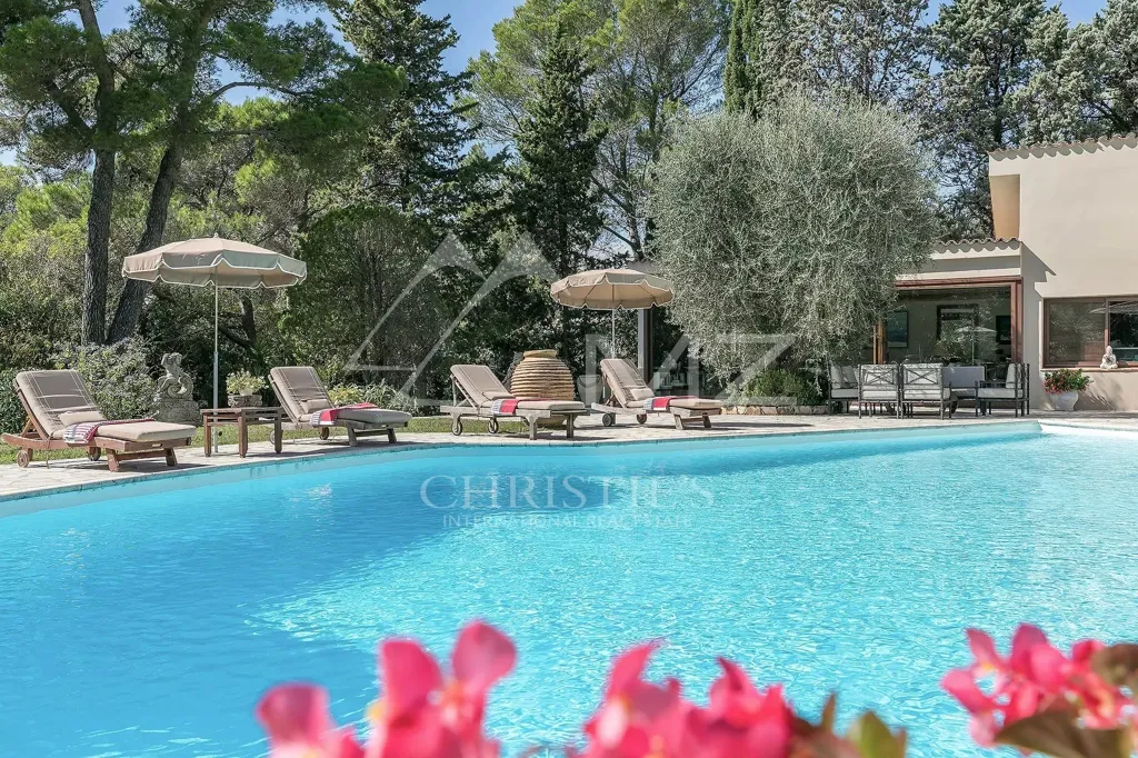 Piscine - Villa Familiale avec Piscine à Mougins
