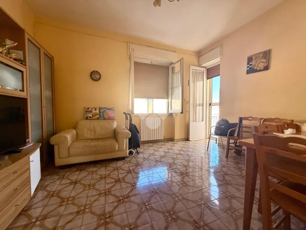 Séjour - 3-Room Apartment with Balcony in Bitonto