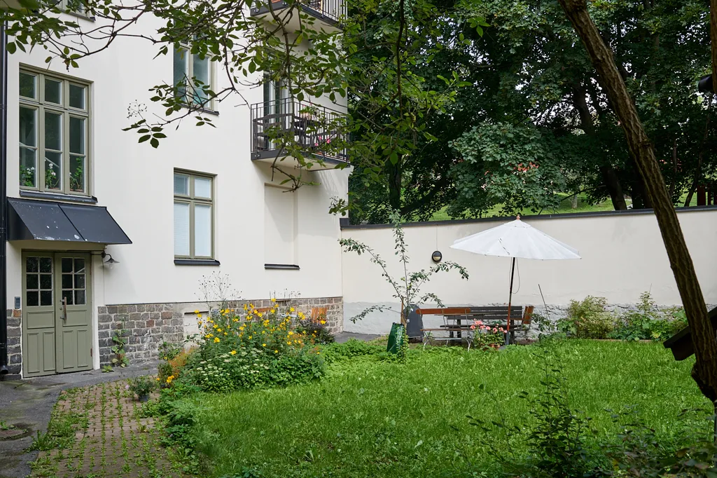 Jardin - 3-Bedroom Apartment with Park View in Södermalm
