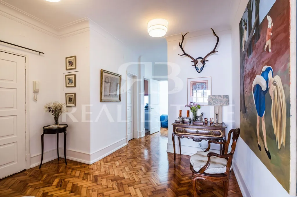 Hallway - Renovated Apartment with River View in Restelo