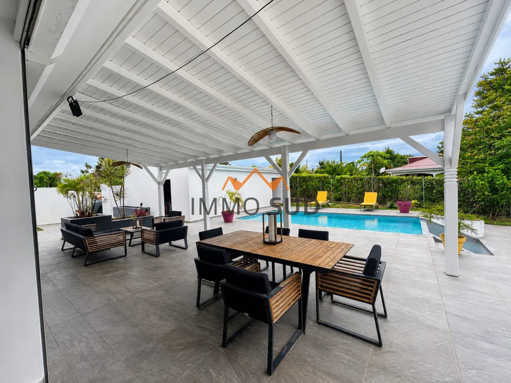 Terrasse - Villa Meublée avec Piscine à Goyave