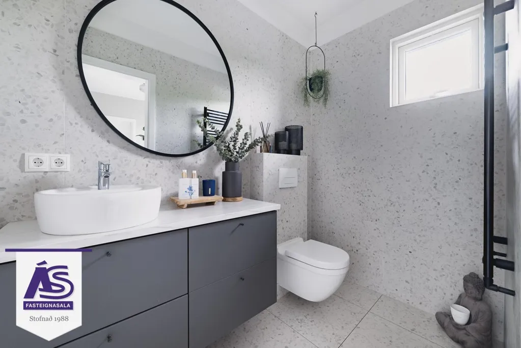 Bagni - Newly Built Duplex with Garden in Skarðshlíð