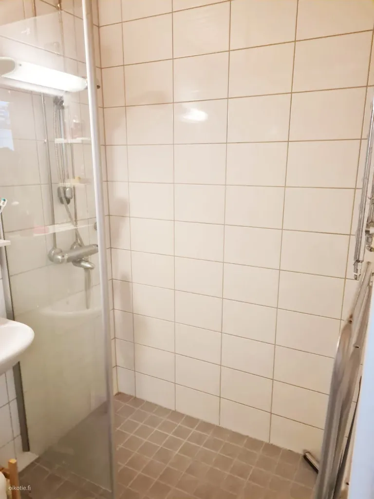 Salles de bain - Appartement 1 pièces à FI