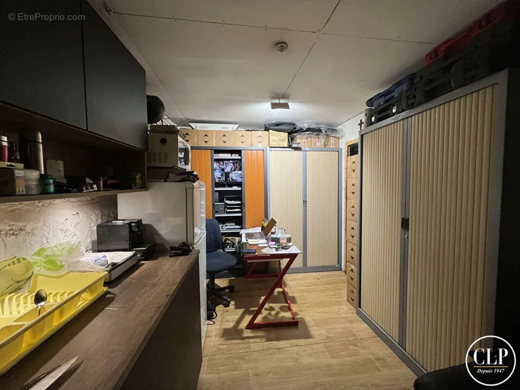 Kitchen - Commercial Space with High Ceilings near Montreuil