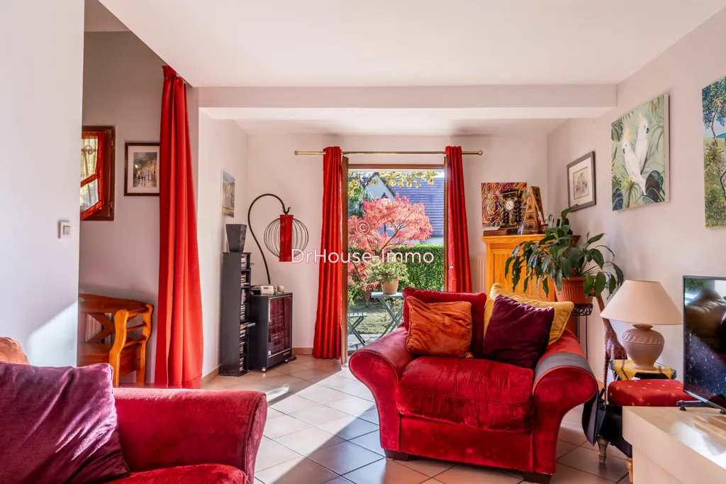 Elutuba - House with Garden in Dampierre-en-Yvelines