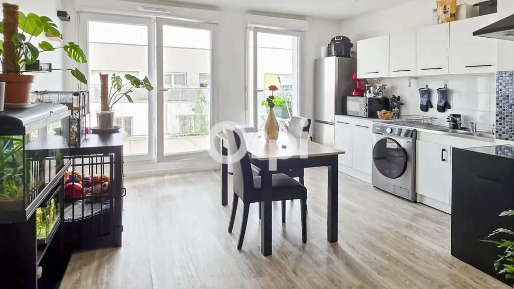 Cucina - 2-Bedroom Flat with Balcony in City Centre