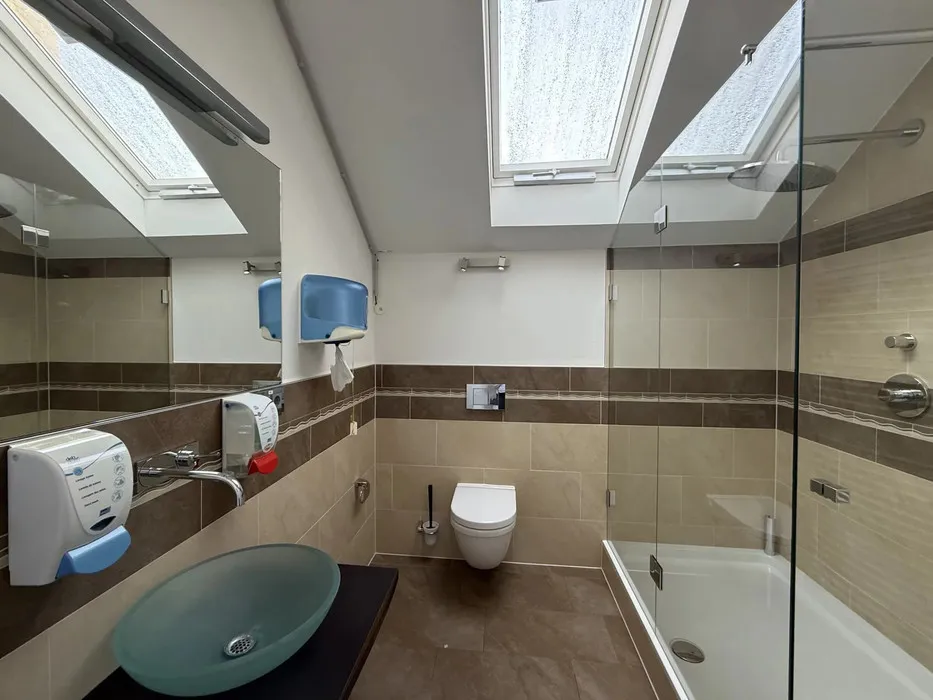 Vannitoad - 5-Bedroom House with Multiple Uses in Luxembourg