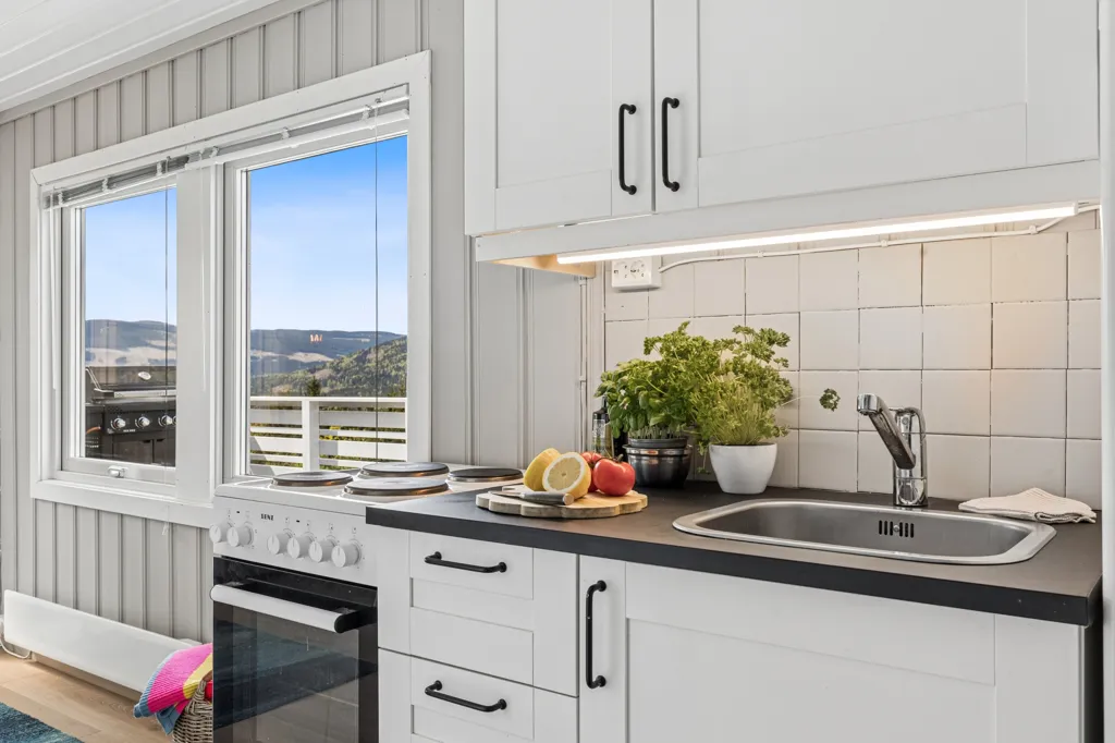 Kitchen - Charming Cottage with Ski Access in Hurdal
