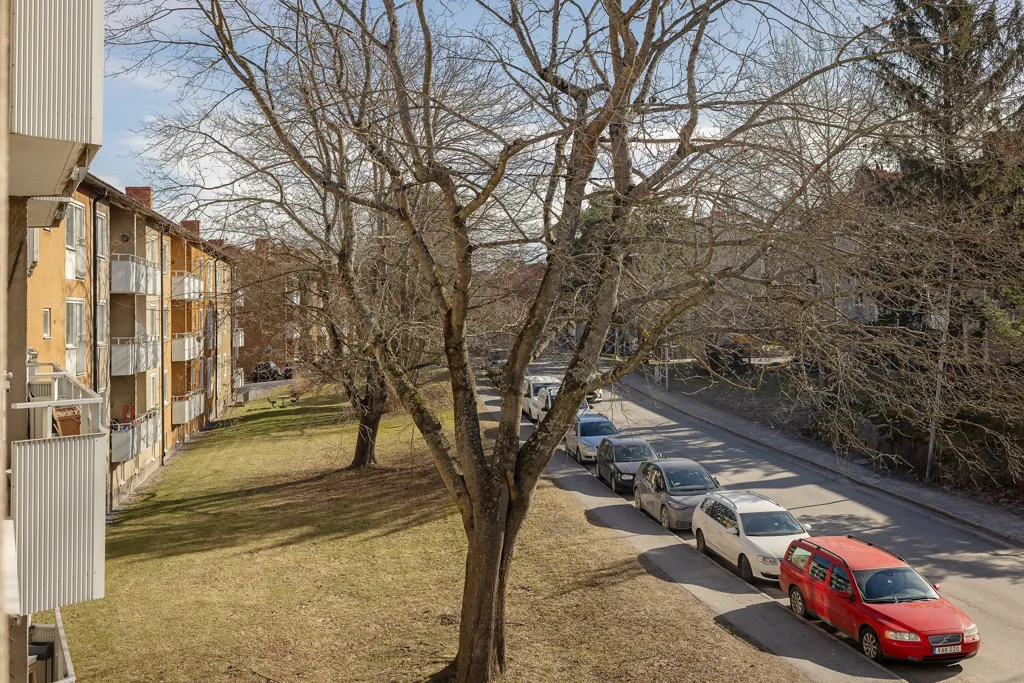 Balcone - Terrace Flat in Kärrtorp with Garden Access