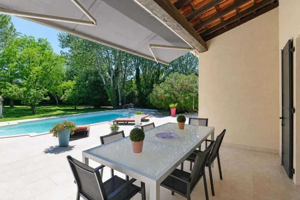 Piscine - Maison Rénovée avec Piscine à Vedène