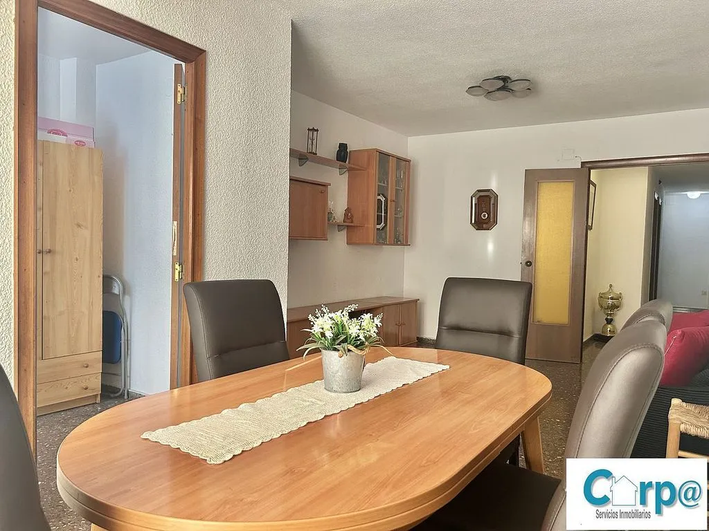 Söögituba - Apartment with Balcony in La Torre