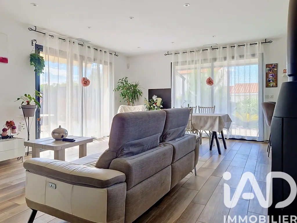 Soggiorno - Modern House with Jacuzzi Garden in Roujan