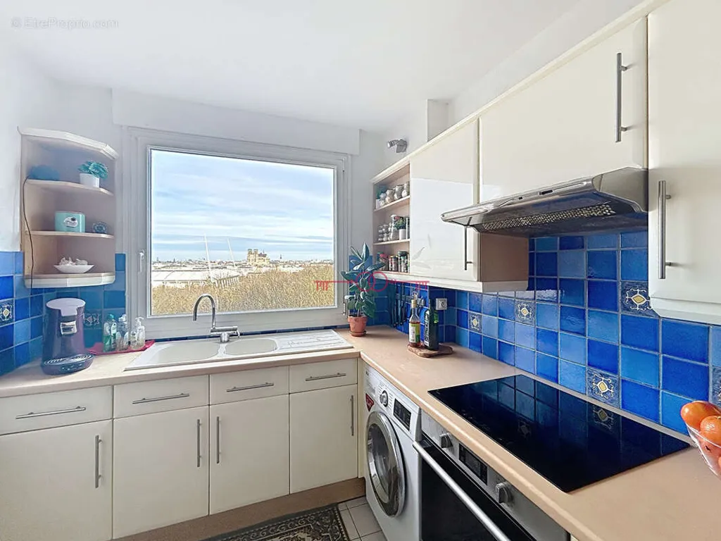 Köök - Apartment with Balcony and Cathedral View in Reims