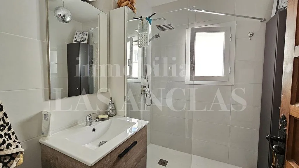 Bathrooms - Corner Semi-Detached with Garden in Talamanca