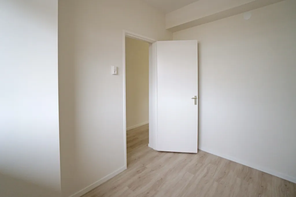 Esik - 3-Bedroom Gallery Flat with Balcony in Rotterdam Centre