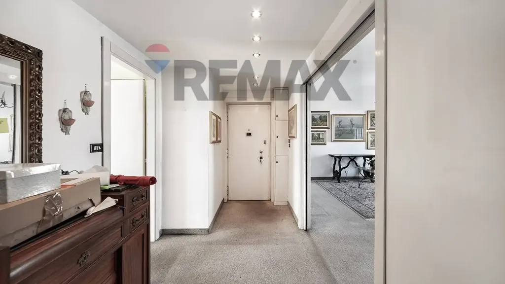 Entrée - Triplex with Balcony in Sesto San Giovanni