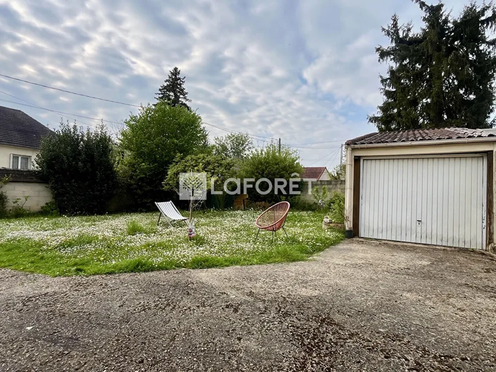 Extérieur - Maison avec Garage et Jardin Clos près de Bury