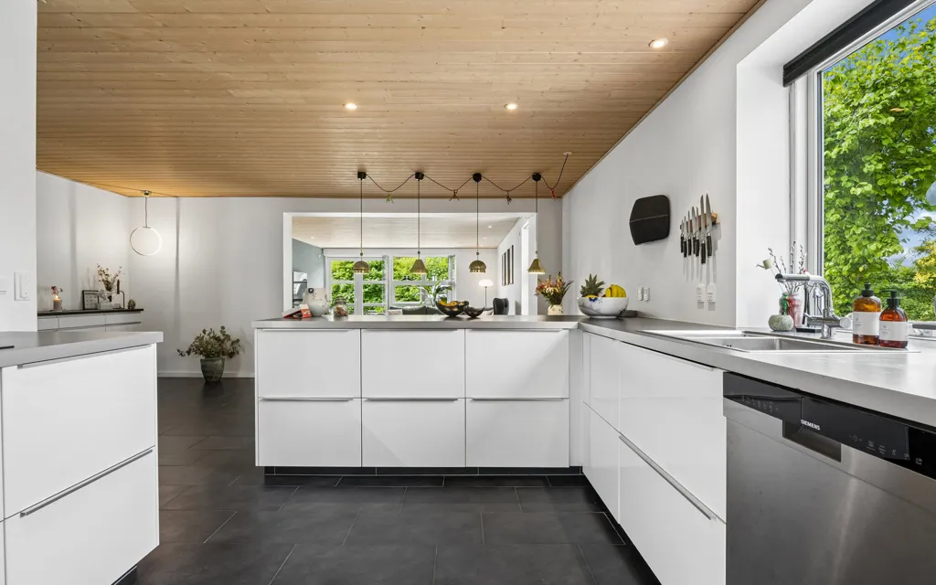 Cuisine - Fenced Villa with Garden in Høng