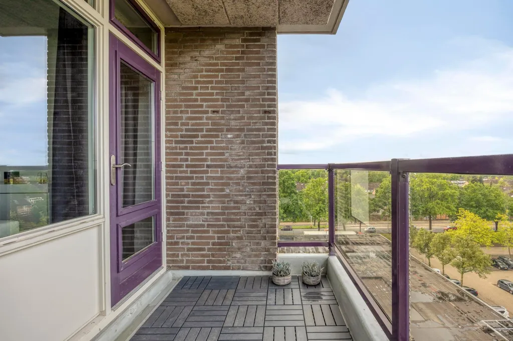 Rõdu - 3-Bedroom Apartment with Balcony in Eindhoven