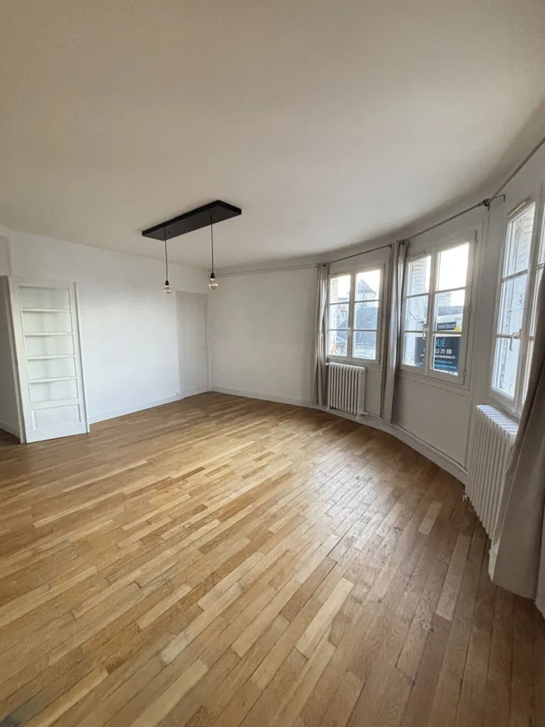Living Room - Renovated Flat with City Views in Poitiers Centre