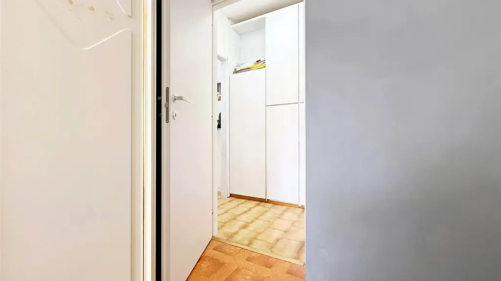 hallway_entrance