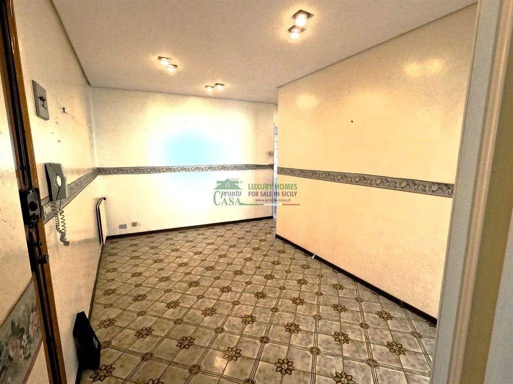 Esik - Apartment with Balconies in Ragusa