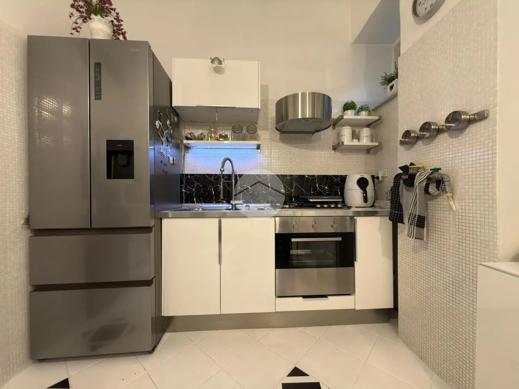 Cucina - Rearranged Apartment with Balcony in Naples