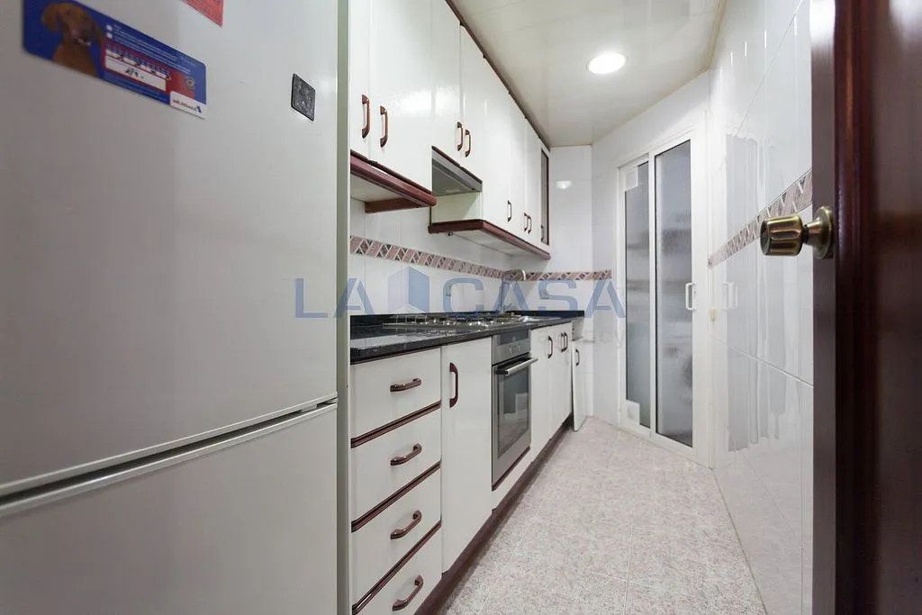 Köök - Flat with Balcony in Camp del Arpa, Barcelona