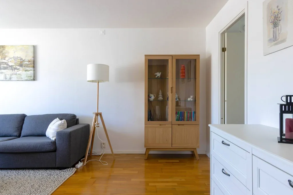 Soggiorno - Apartment with South-West Balcony in Central Lagan