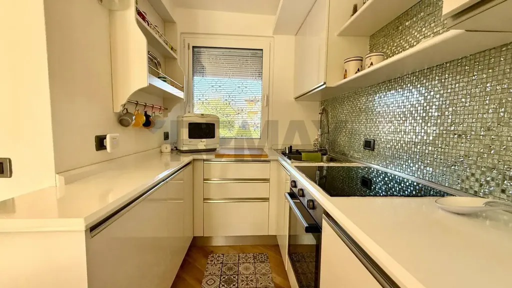 Cuisine - Rustic Lakefront Apartment in Padenghe Sul Garda