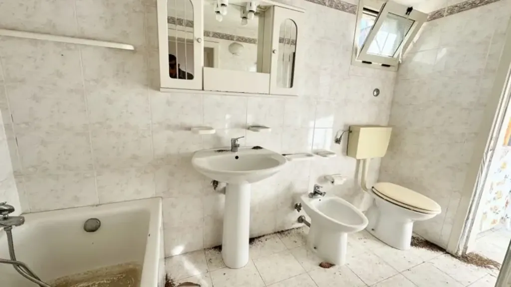 Salles de bain - Independent House for Renovation in Ugento Centre
