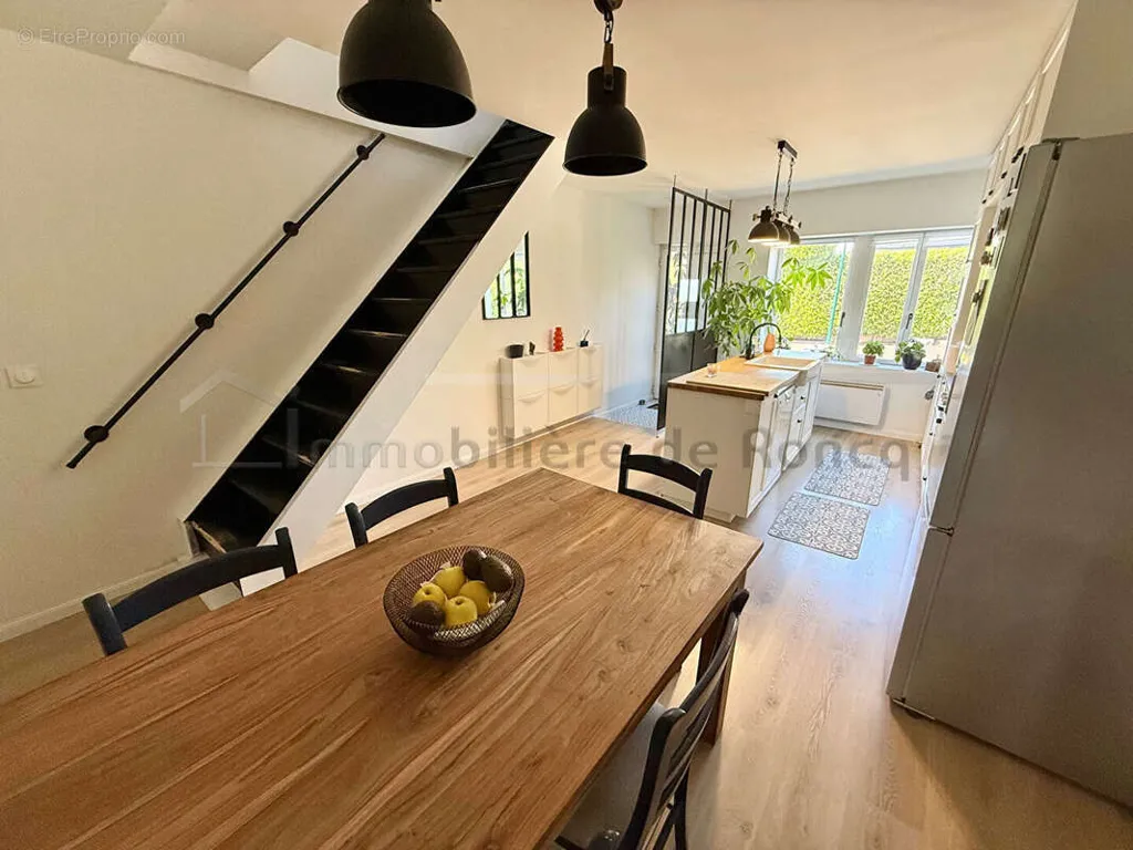 Salle à manger - Maison Charmante avec Jardin à Roncq