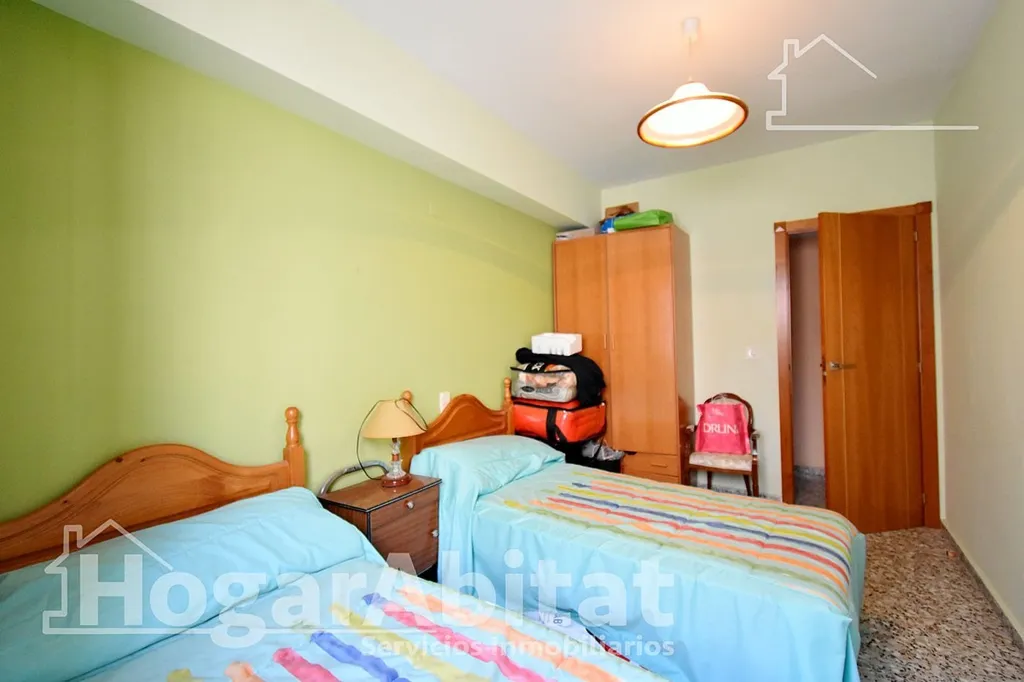 Magamistoad - Spacious Flat with Balcony in Oliva